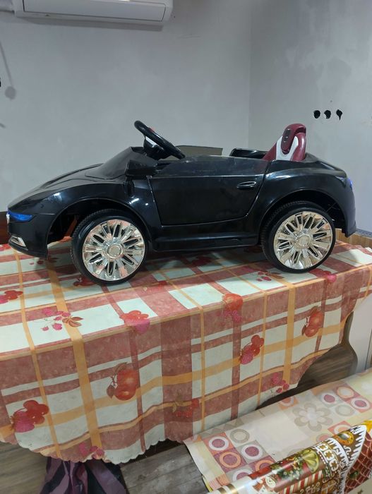 Акумулаторна детска кола