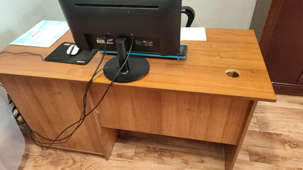 Офисные столы. Шкаф