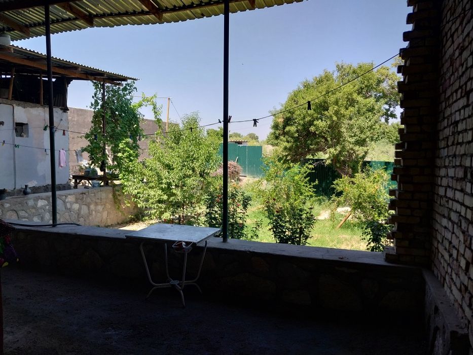 Uchastka sotiladi hamma sharoiti bor narxi 30$ yana keliwamiz joyi zor
