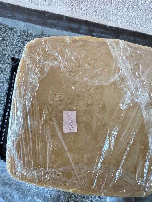 Продавам натурален пречистен пчелен восък