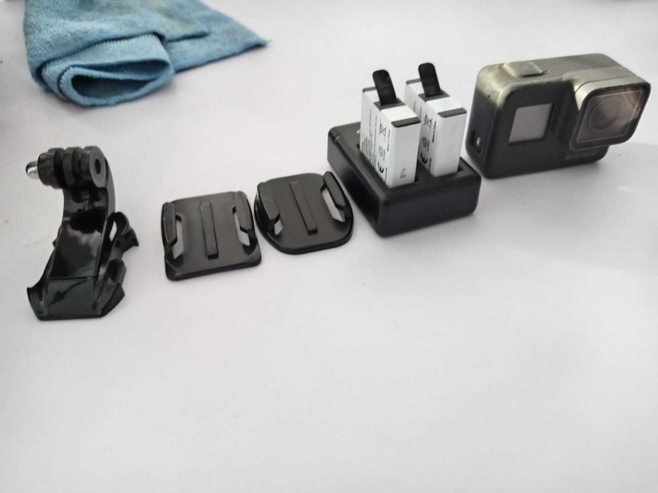Vand Gopro Hero 6 Black Cu 2 Baterii si accesorii
