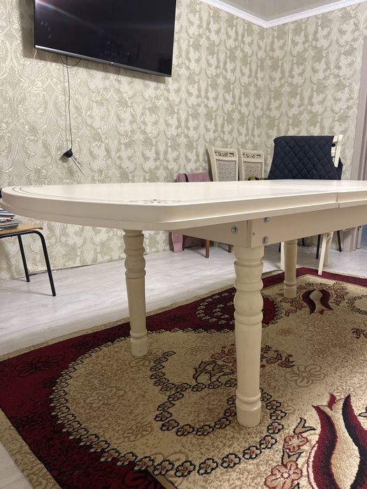 Продам стол гостивой,в длину 2 м с ширину 90