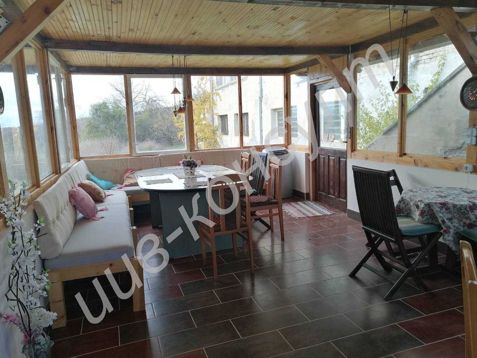 Имот с бизнес потенциал / къща за гости/