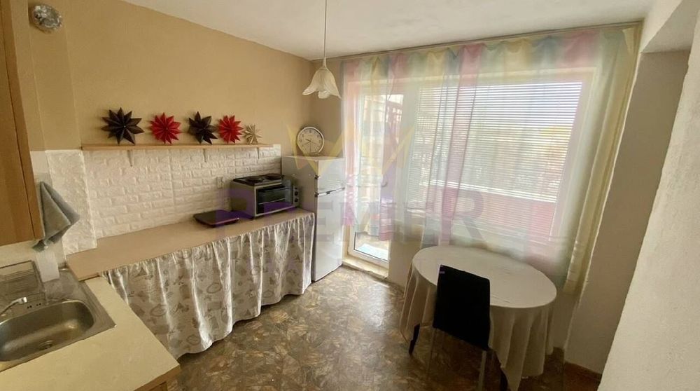 Дава се под наем Двустаен апартамент в Варна, Левски - 52 кв.м за 306 € - Снимка #2