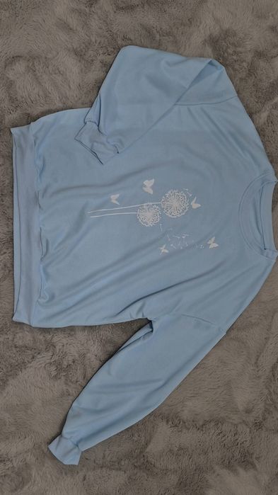 Спортивный женский костюм