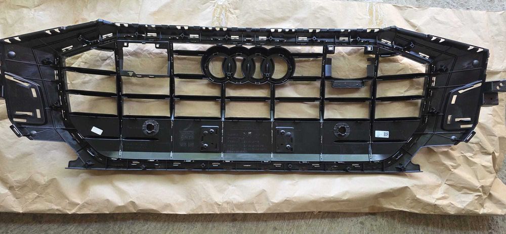Grila audi q8 noua