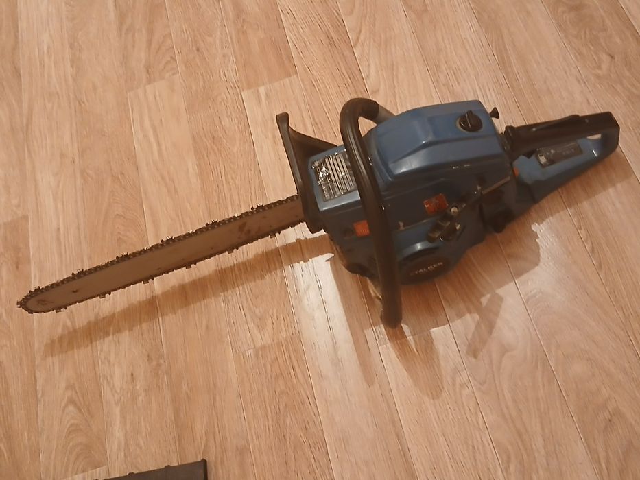 Продам бензопилу б/у