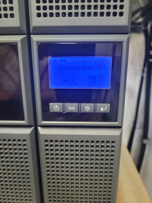 UPS Socomec NPR-3300-RT + 1 Cabinet  Baterii.