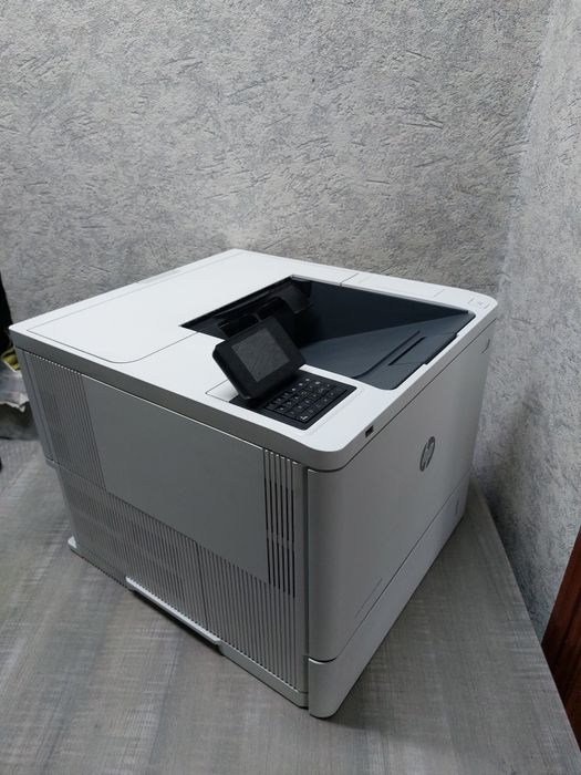 HP LaserJet M607n
Скоростной принтер