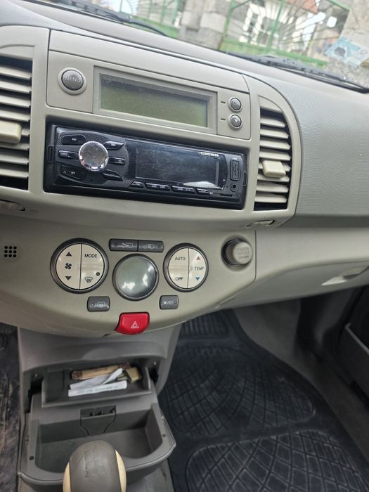 Продавам Нисан Микра