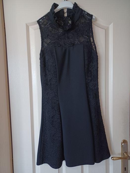 Дантелена черна рокля