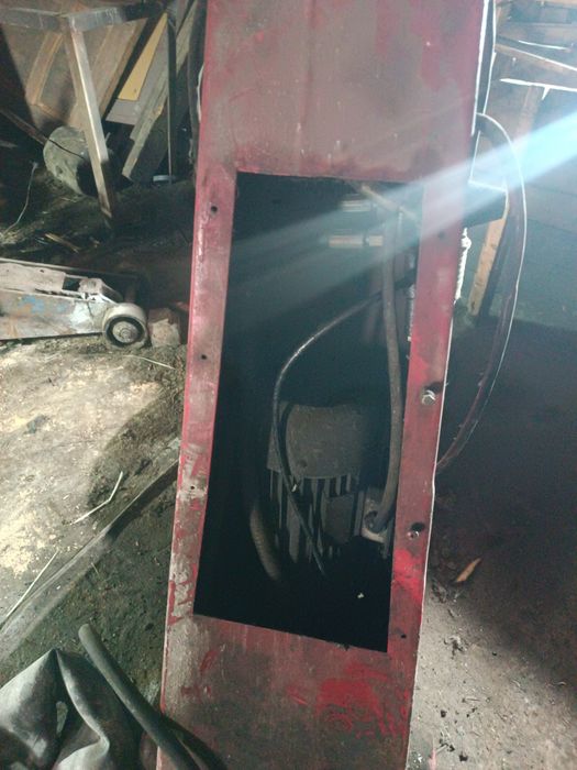 Продам грузовой шиномонтажный станок / разбортировщик.