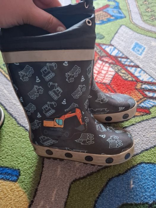 Продам детские резиновые сапоги