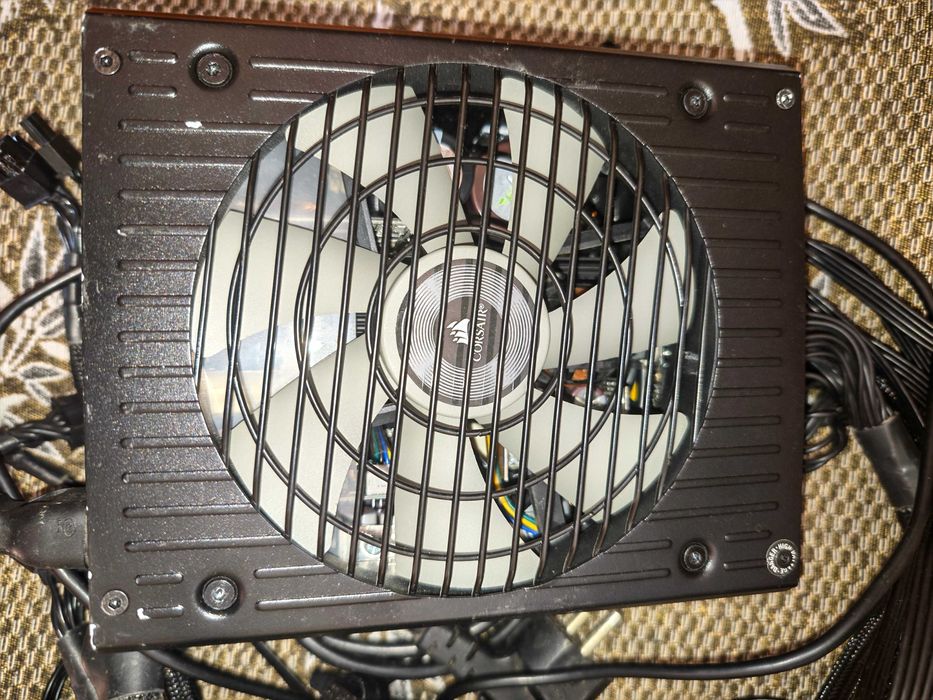 Sursa Modulara Corsair RMi Series RM750i, 80 PLUS® Gold, 750 W, PFC Activ, ATX 2.4, 13.5 cm fan