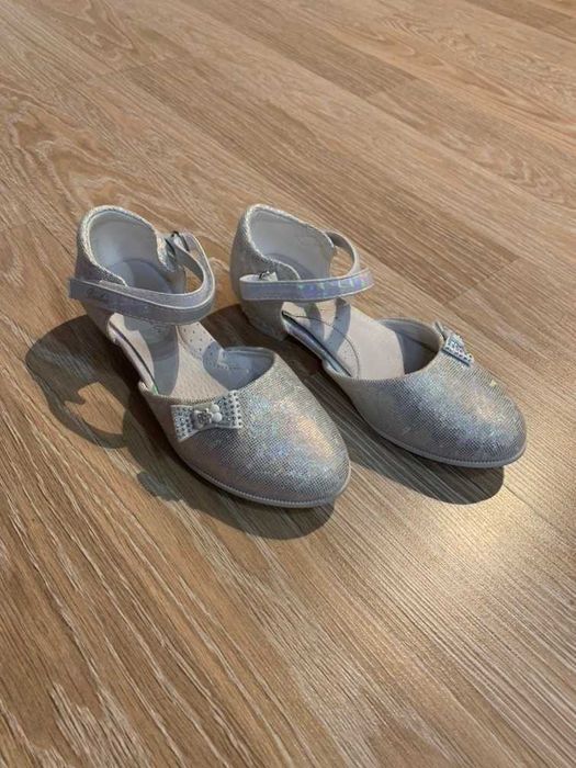 продам праздничные туфли