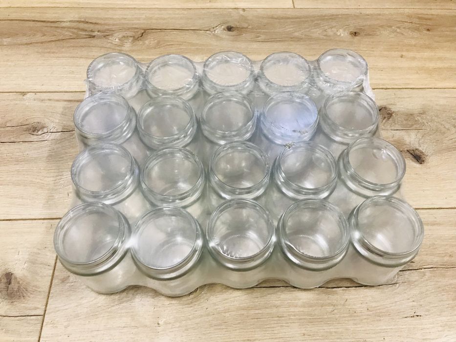 Бурканчета 199 мл, чисто нови с капачки, лютеница и т.н.