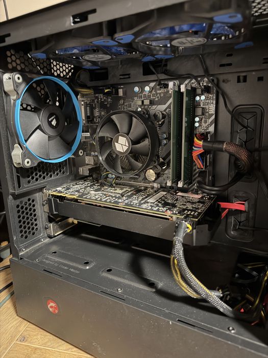 Pc gaming i7 7700 ram 16 gb , gtx 1070 8 g 256 biti ssd 256