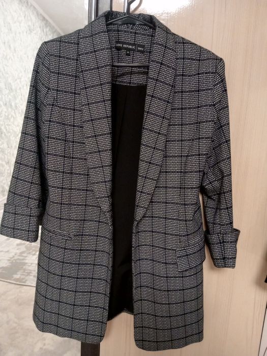 Женская одежда пиджак, платье