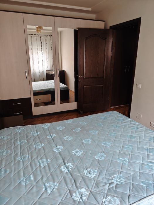 Închiriez apartament 3 camere