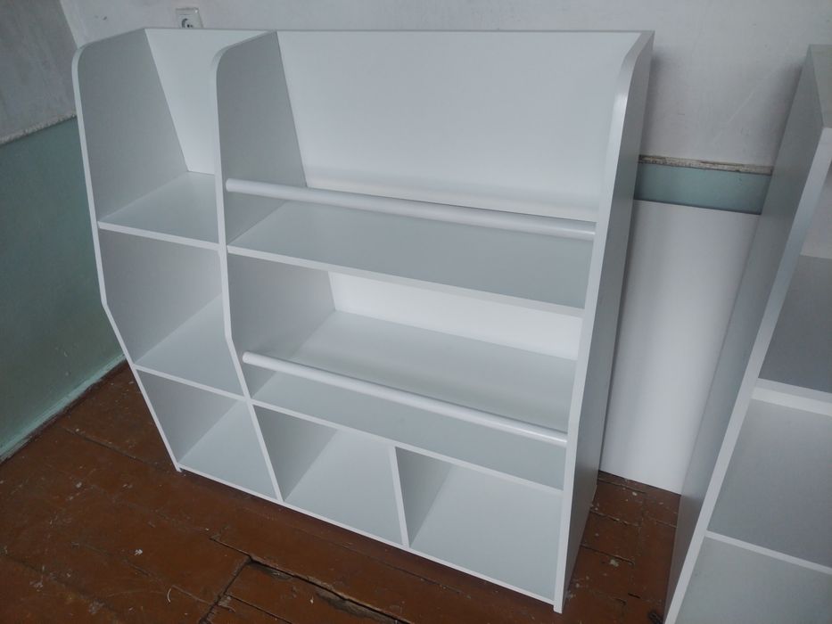 Стеллаж для игрушек и книг детей