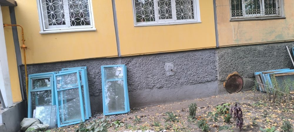 Отдам рамы с подъездов решетки карнизы