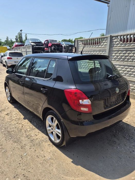 dezmembram  skoda fabia 2 1.6d 2011