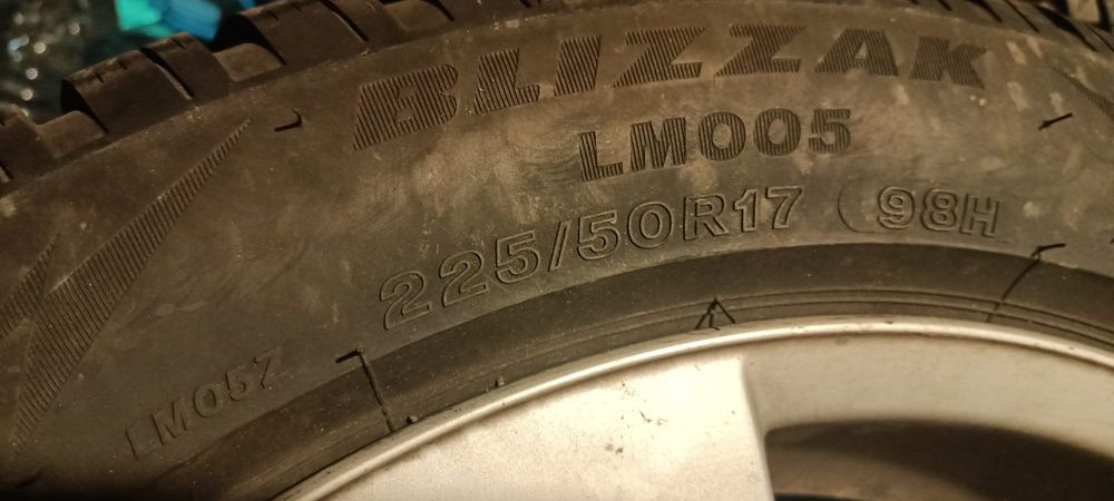 Bridgestone Blizzak LM005 225/50/R17 iarna aproape noi