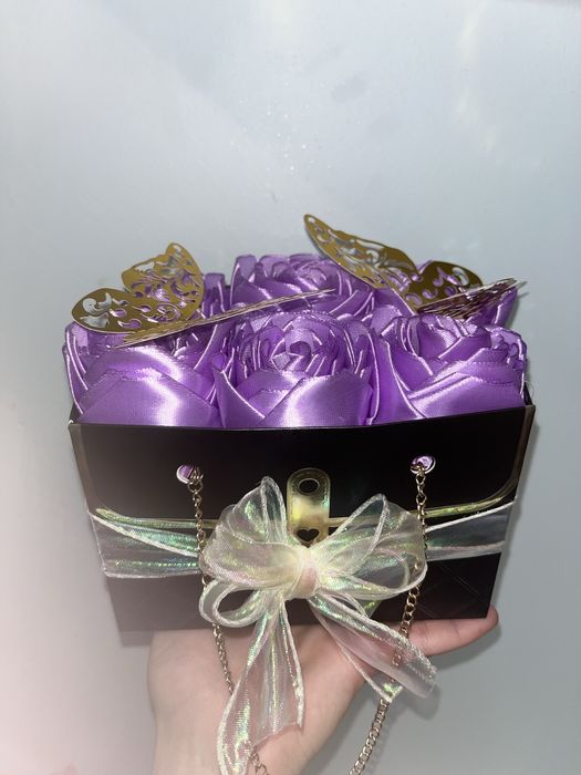 Букет от сатенени рози