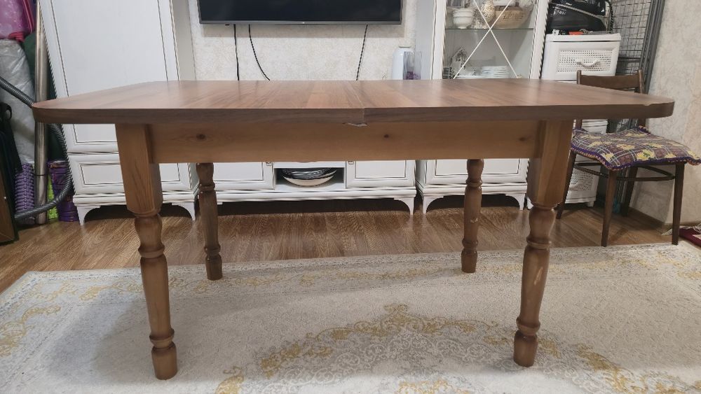 Стол для гостиной