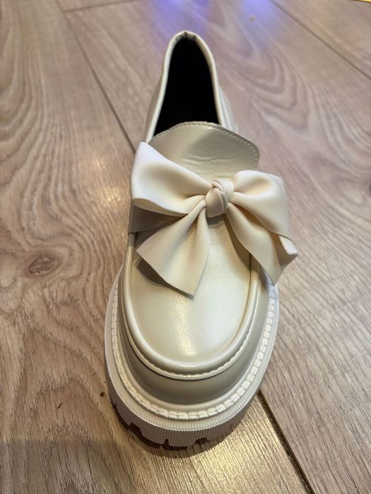 Чисто нови дамски обувки