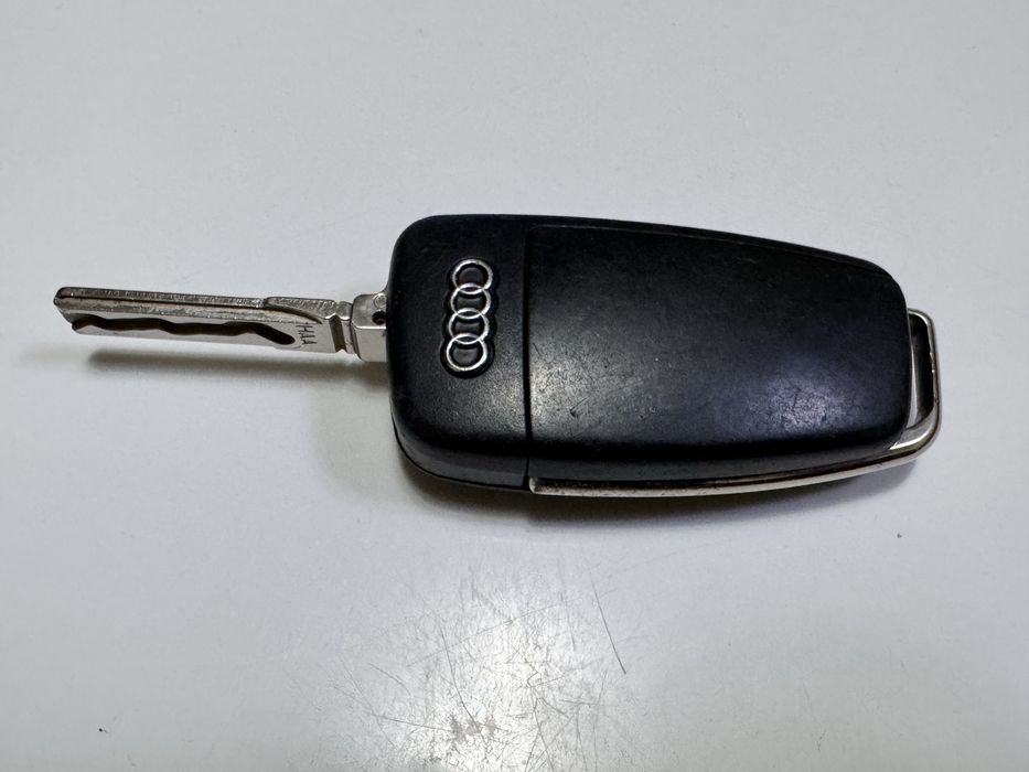 Ключ Audi  А3/А4//А6/А8/ ТТ/ Q7/оригинален с 3бутона сгъваем
