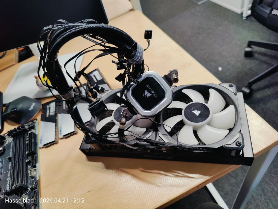 Kit ASrock + Ryzen + G.Skill Trident + Corsair