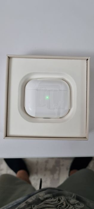 AirPods 3 with Wireless Charging Case