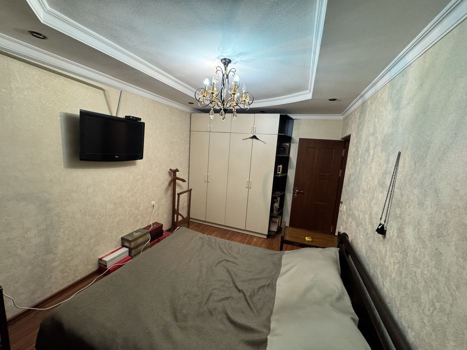 Срочно!! Продается 3х комнатная квартира,своя метро Космонавт