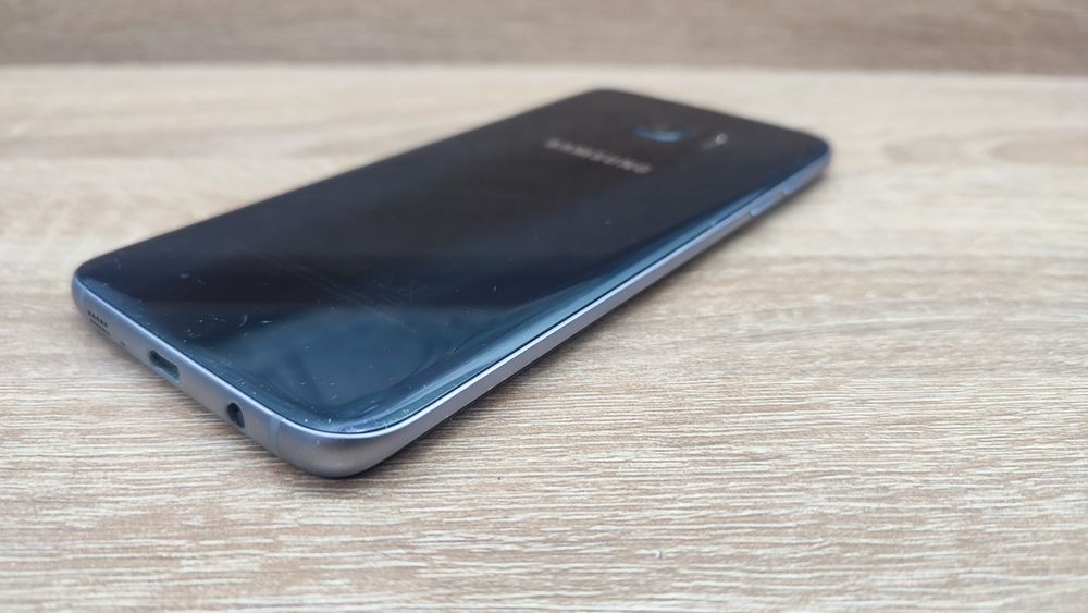 Samsung S7 Edge Black pentru piese sau se poate folosi asa