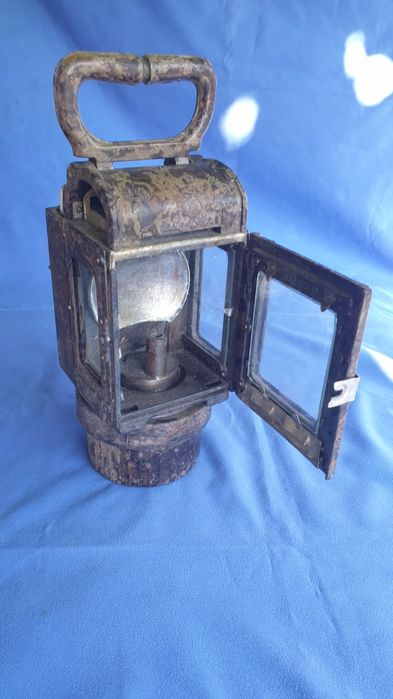 Немска карбидна лампа от Втората световна война и Стар авиаторски шлем
