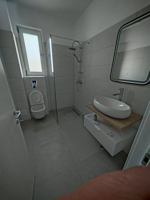 Inchiriez apartament 3 camere parter ultracentral NOU nemobilat!