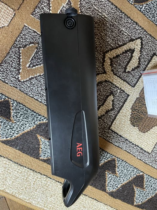 Vînd baterie electrică AEG 48v-10,4ap Nouă.