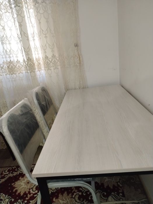 Parta va stul, yangi