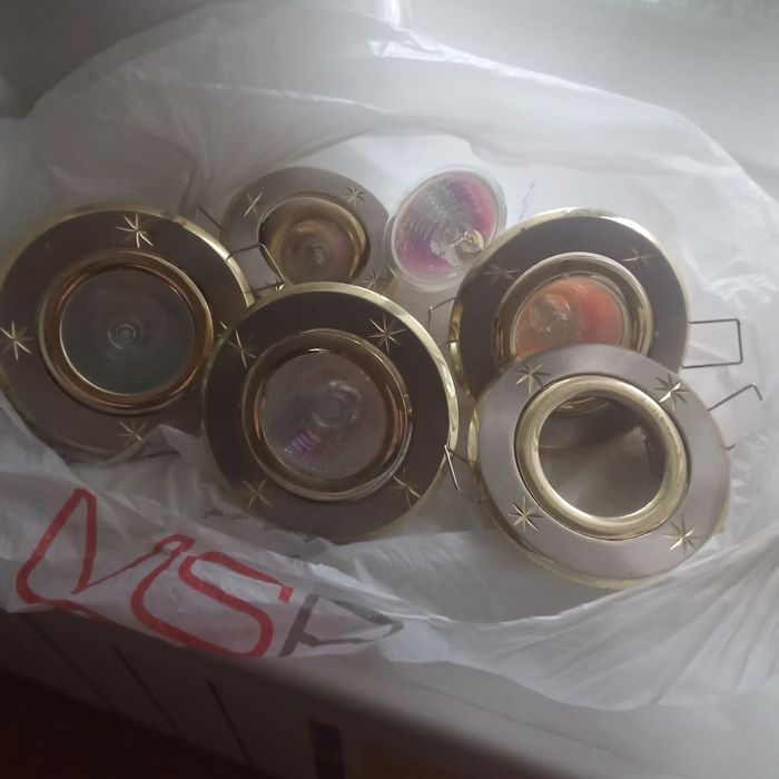 Продам точечные светильники