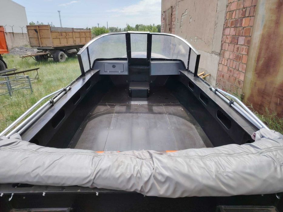Лодка Magnum-460 из ПНД