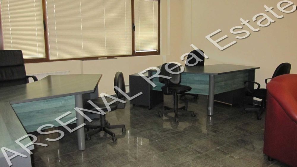 Офис под наем, Център