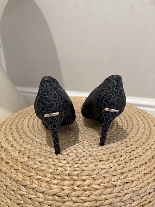 Продам туфли почти новые , следы носки только на подошеве