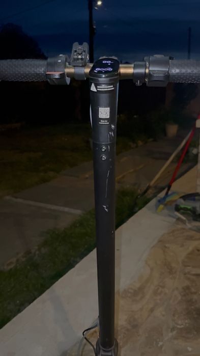 Trotineta electrica Jeep 2xe Sentinel, Semnalizare, Autonomie max. 25 Km, Viteza max 25 Km/h. Pret negociabil