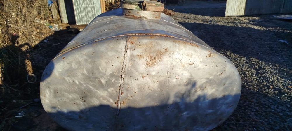 Продам алюминивую ёмкасть 2000л