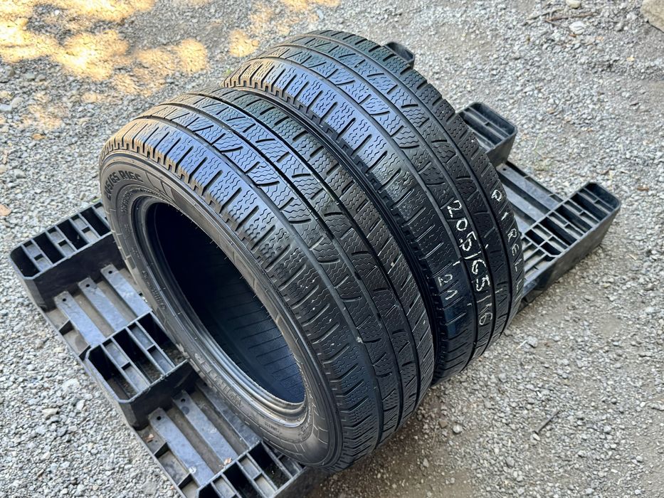 2бр.ЗИМНИ ГУМИ Pirelli 205/65/16C 7.5мм. грайфер за бус