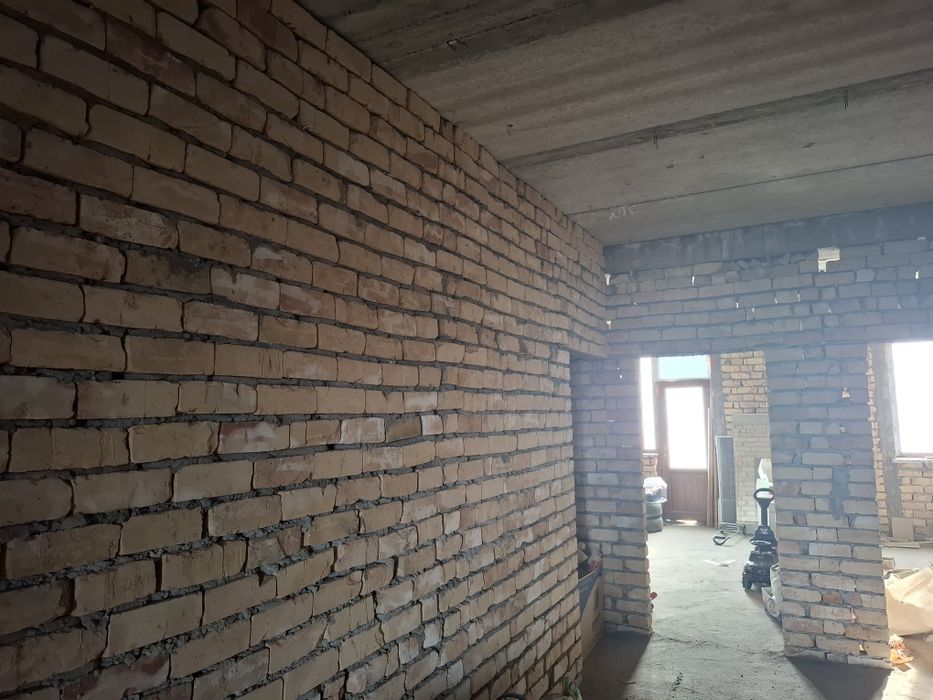 Своя сдаётся 110 кв.м. Без ремонта.