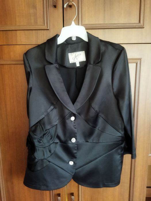 Продам наряды разные