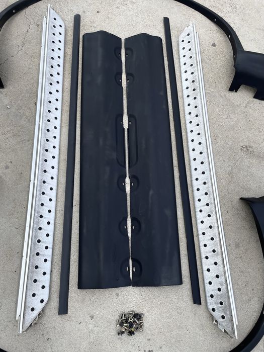 Пълен комплект оригинални степенки/прагове бмв Х5 Е53