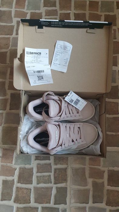 Маратонки Adidas , чисто нови
